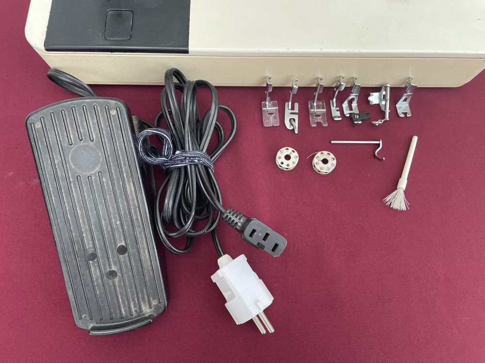 Maquina de costura portatil pfaff 1213