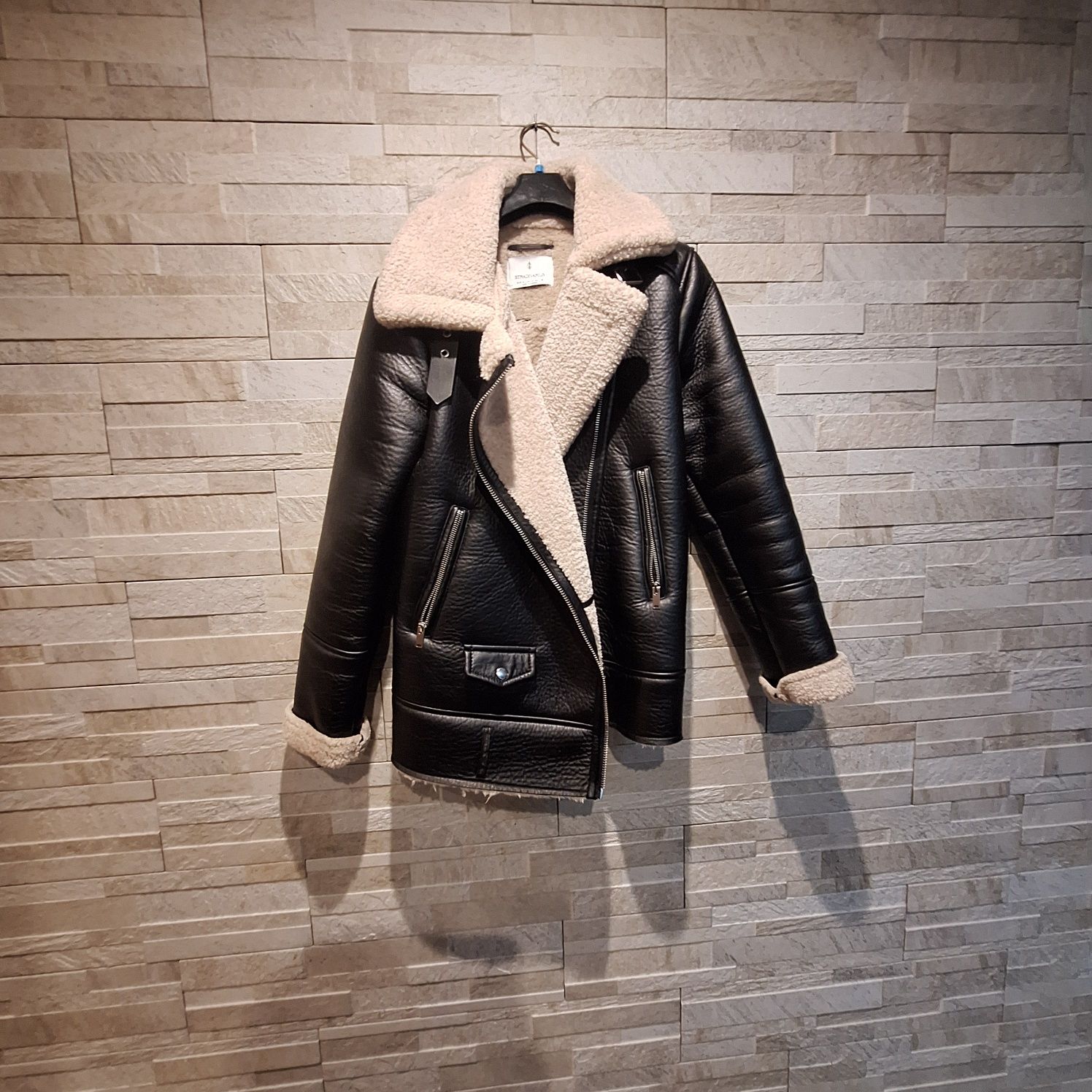 Kurtka zimowa Biker oversize z podszewką Stradivarius