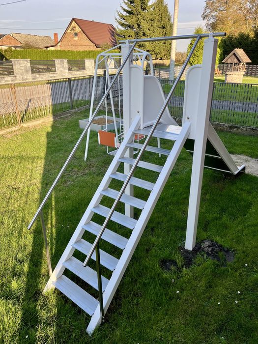 Plac zabaw, zjeżdżalnia, huśtawka