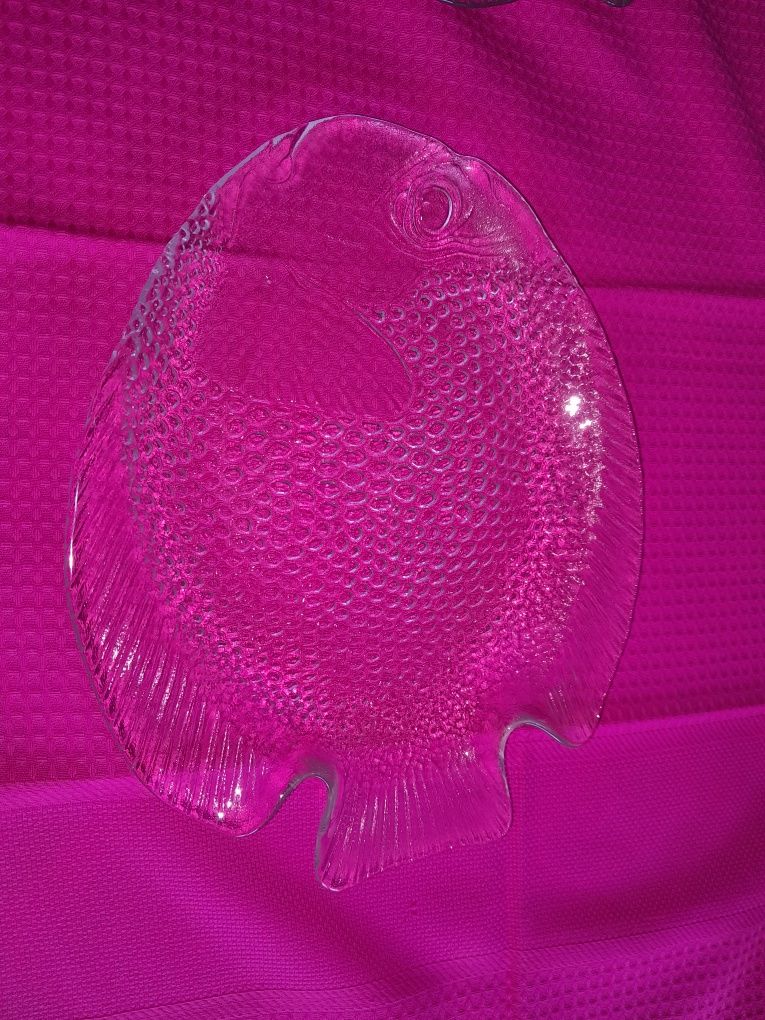 Conjunto de travessas em vidro, em forma de peixe