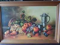Obraz z owocami w ramie.