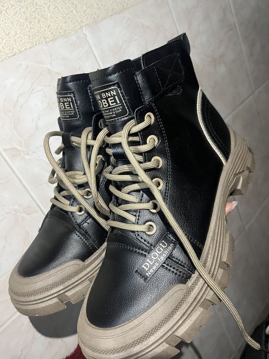 взуття жіноче.