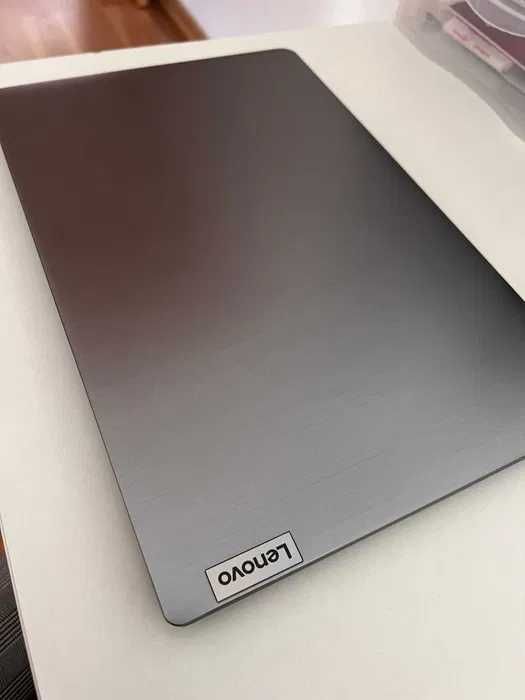 Lenovo IdeaPad3 - AMD Ryzen 5300U - 8GB - 512 GB SSD - Garantia 3 anos