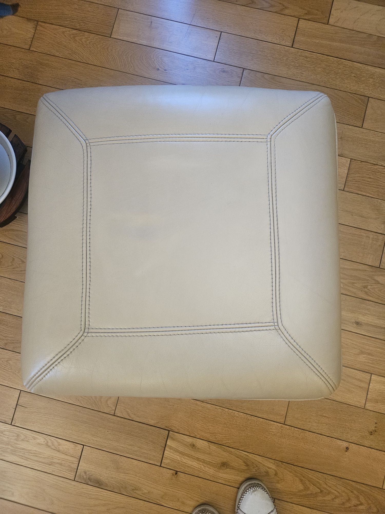 Sofa dwa fotele dwie pufa Kler skóra