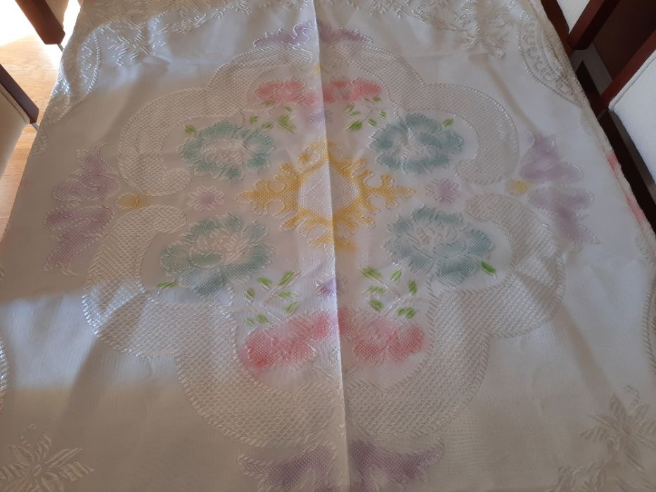 Toalha de Mesa colorida com franjas (2,30 x 2,00)