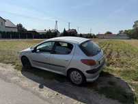 Samochod Peugeot