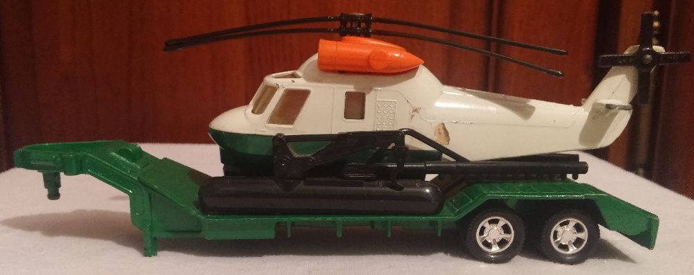 Matchbox K-92 naczepa + helikopter