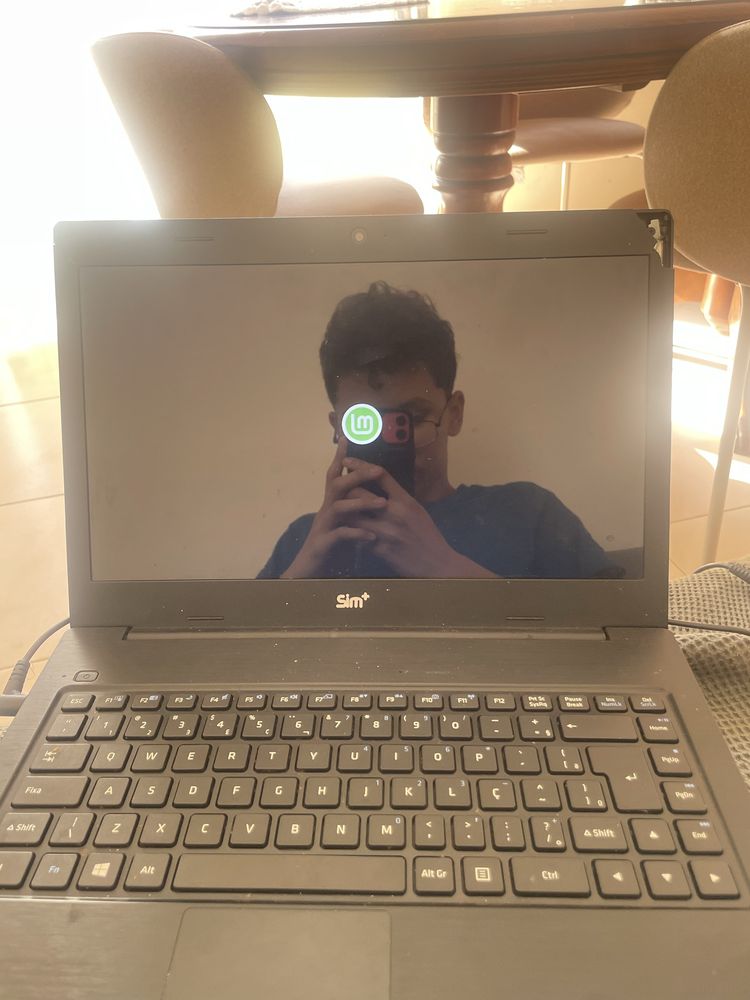 Portatil Celeron 847 4GB, só funciona carregando, teclado PT-BR
