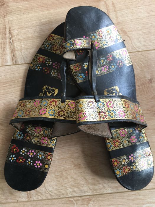 Sandálias e botas para homem e mulher