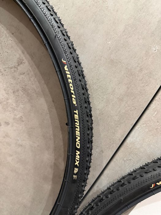 NOWE Opony rowerowe gravel Vittoria Terreno Mix 700 x 33c 2sztuki