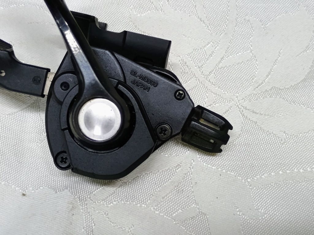 Manetka i przerzutka Shimano Deore XT SL-M8000 FD-M8020 przednia 2x11