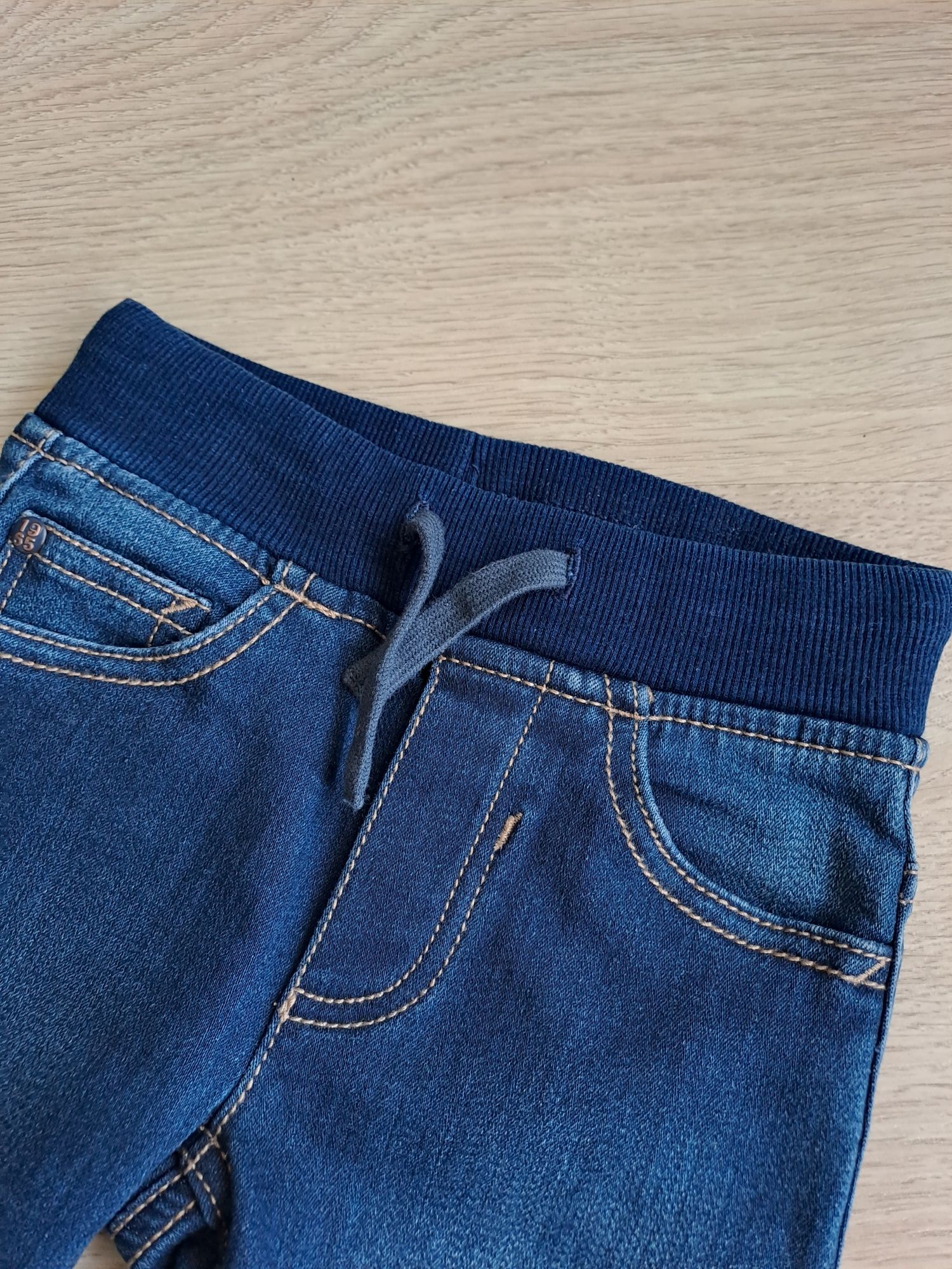 Benetton jeansy r. 82 nowe spodnie jeansowe na gumce dla chłopca