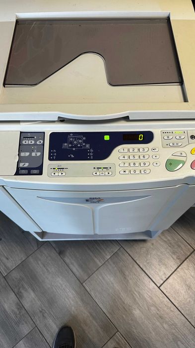 Powielacz Riso EZ200e + farba