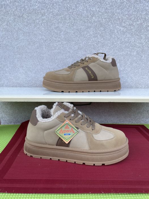 Жіночі кросівки зимові р 38,39,40. 41