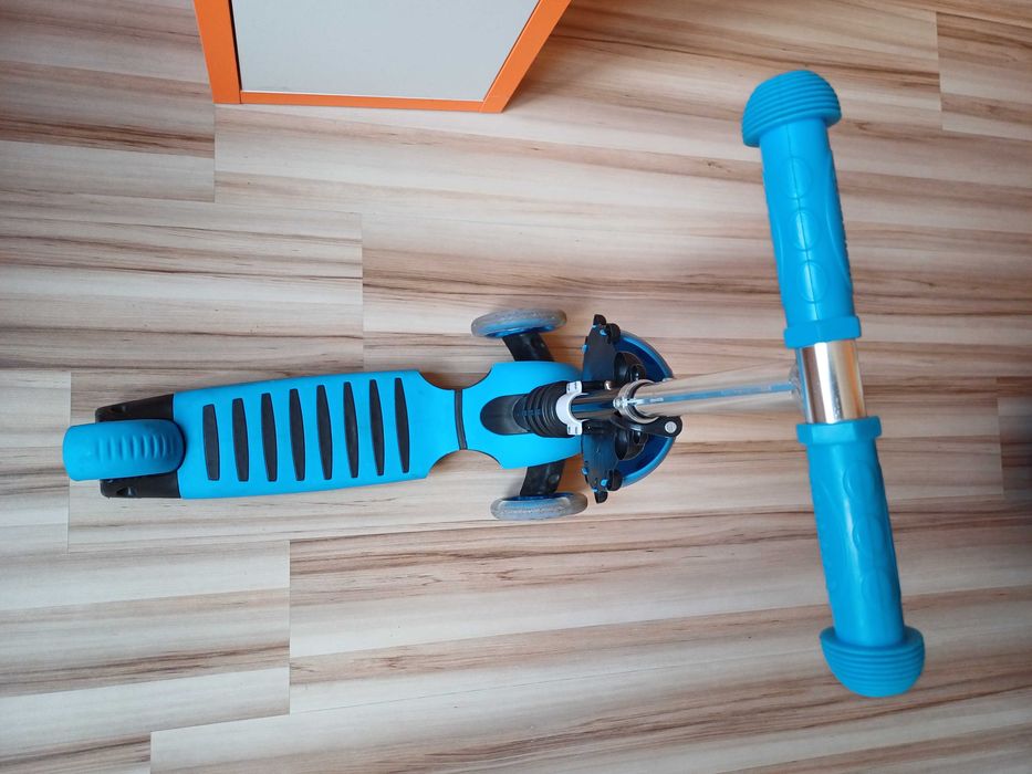 Trójkołowa hulajnoga dla dzieci z siodełkiem