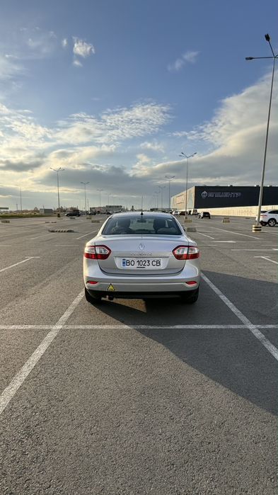 Навчальне авто Renaul Fluence