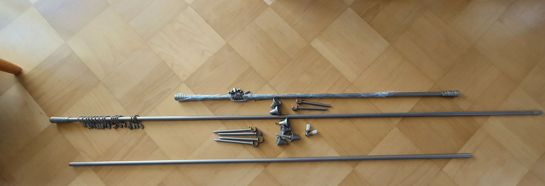 Karnisze pojedyncze metalowe