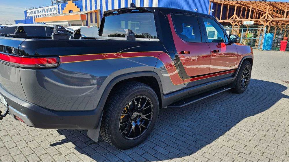 Продам Бризговики до Rivian