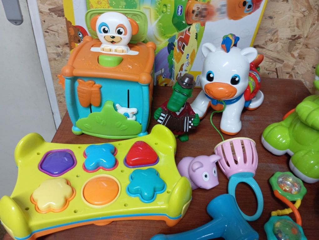 Conjunto de 25 brinquedos variados como novos