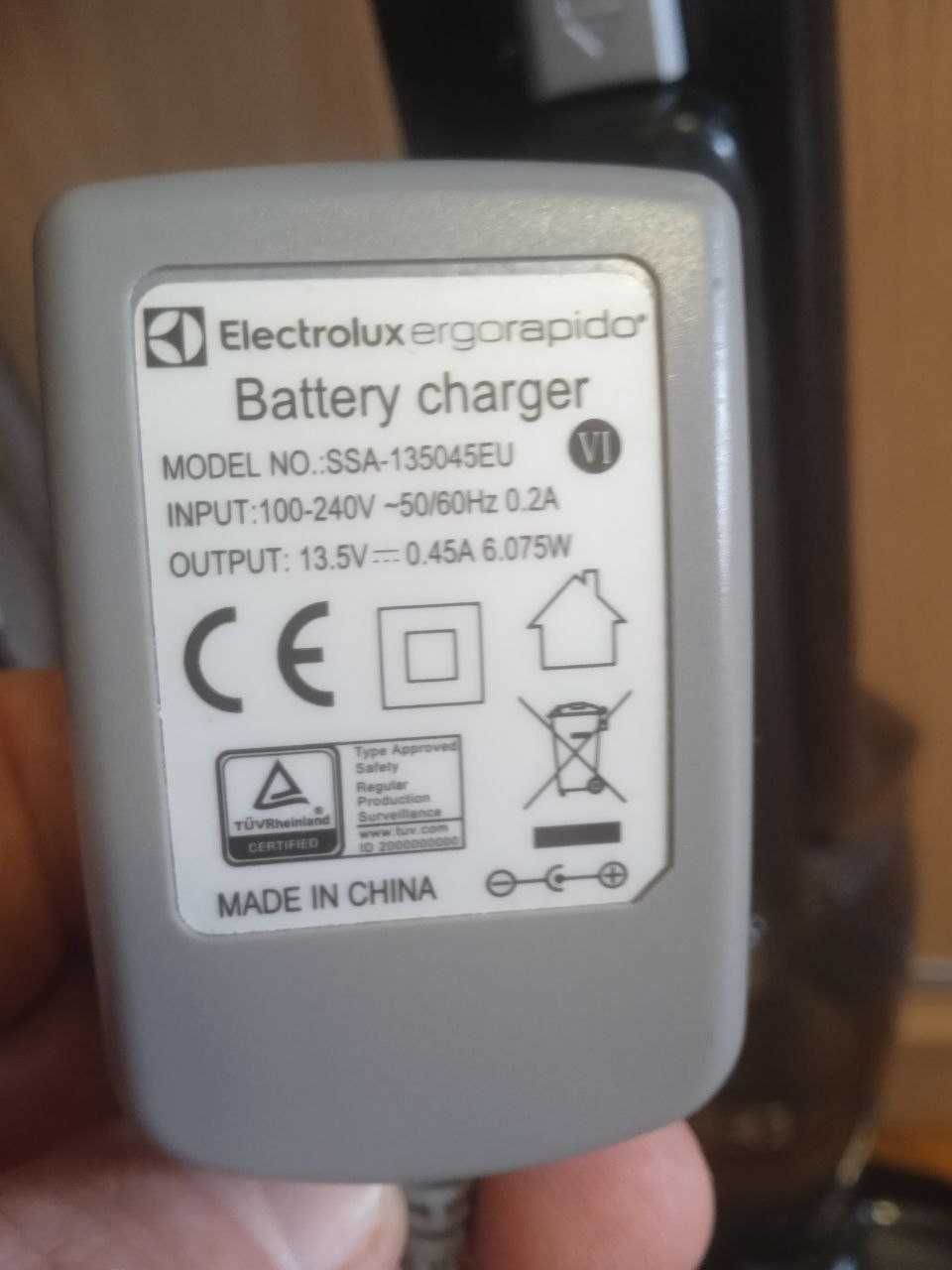 Ручной пылесос Electrolux Ergorapido Classic EERC70EB, новый аккум.