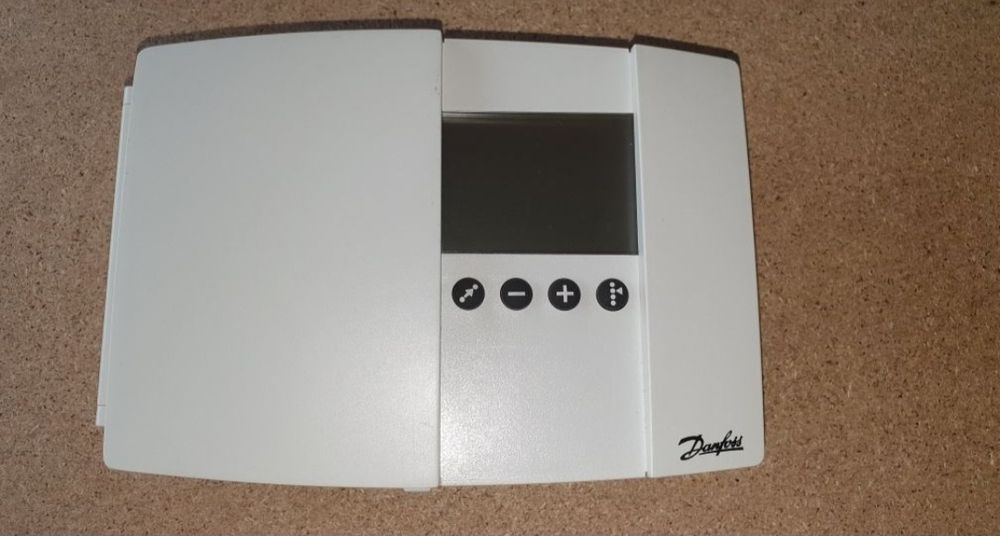 Электронный регулятор Danfoss ECL Comfort 200