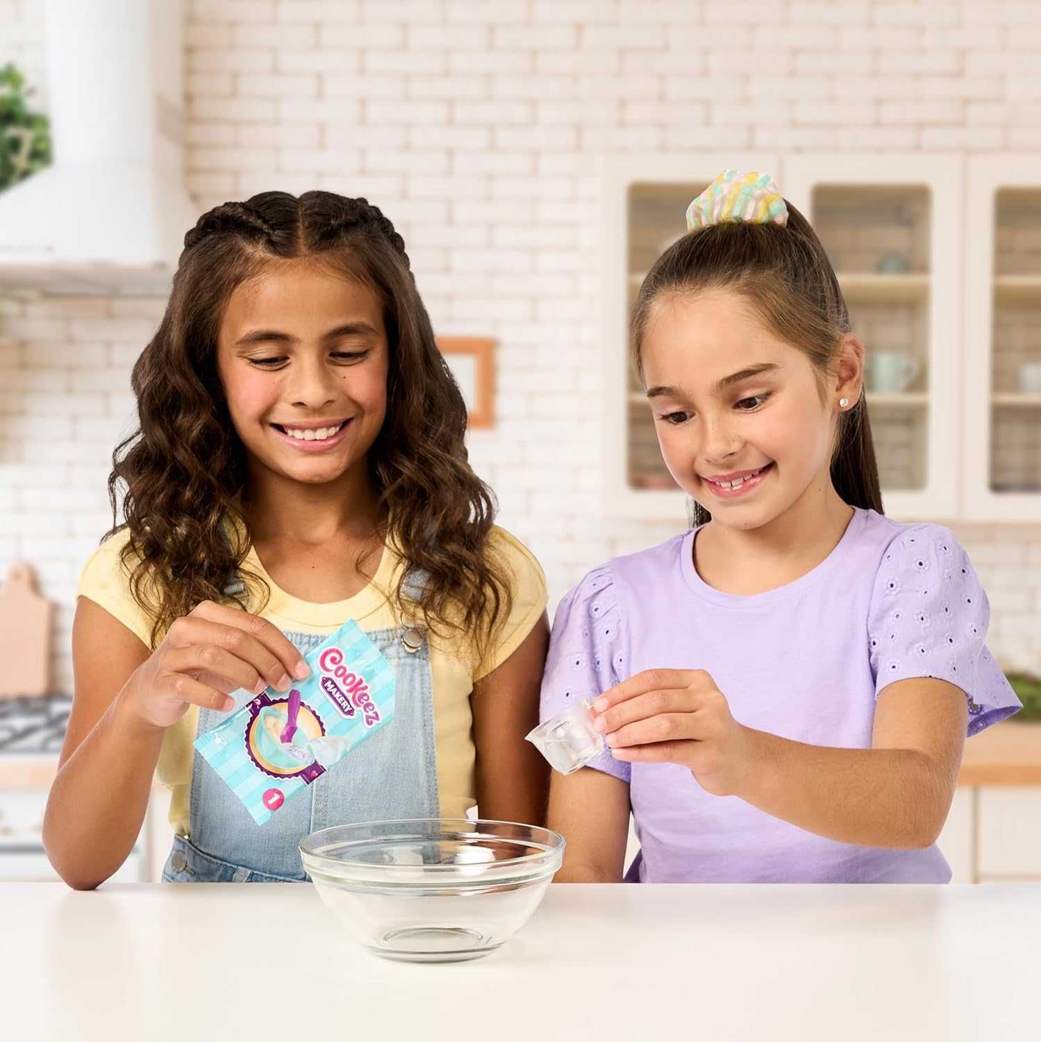 Игрушка  Moose Cookeez Makery Freezy Cakez Необычный холодильник печь