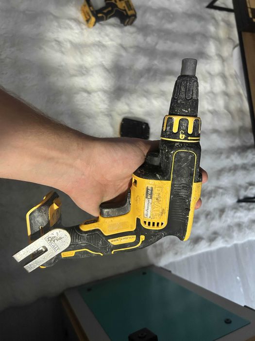 OKAZJA! Dewalt DCF620 – sprawna, do przeczyszczenia przełącznik