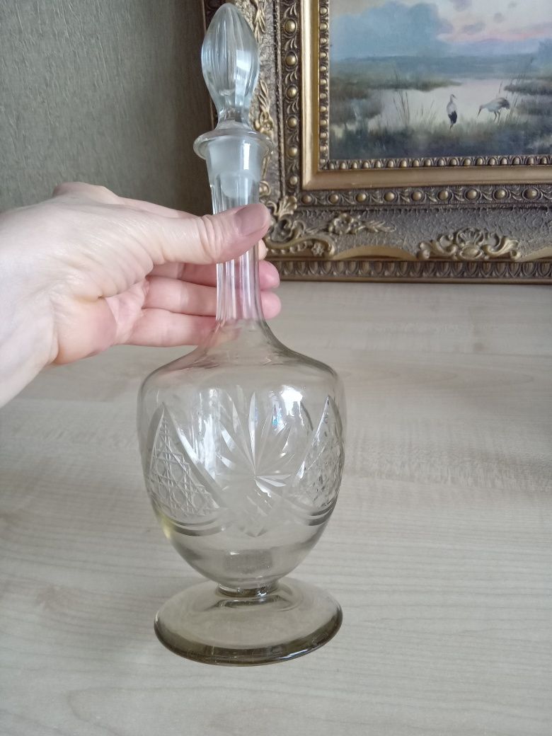 Старинные рюмки, графин.