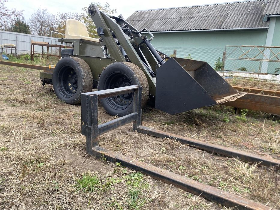 Міні погрузчик навантажувач трактор