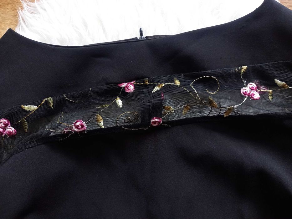 Сукня прямого крою з вишивкою plus size