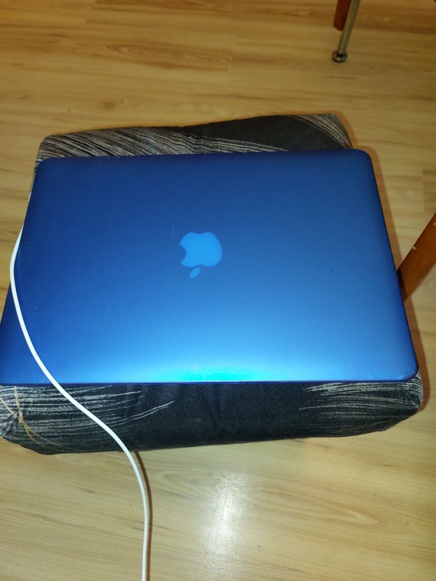 MacBook Air w pelni sprawny bez zadnych wad ani uszkodzen.