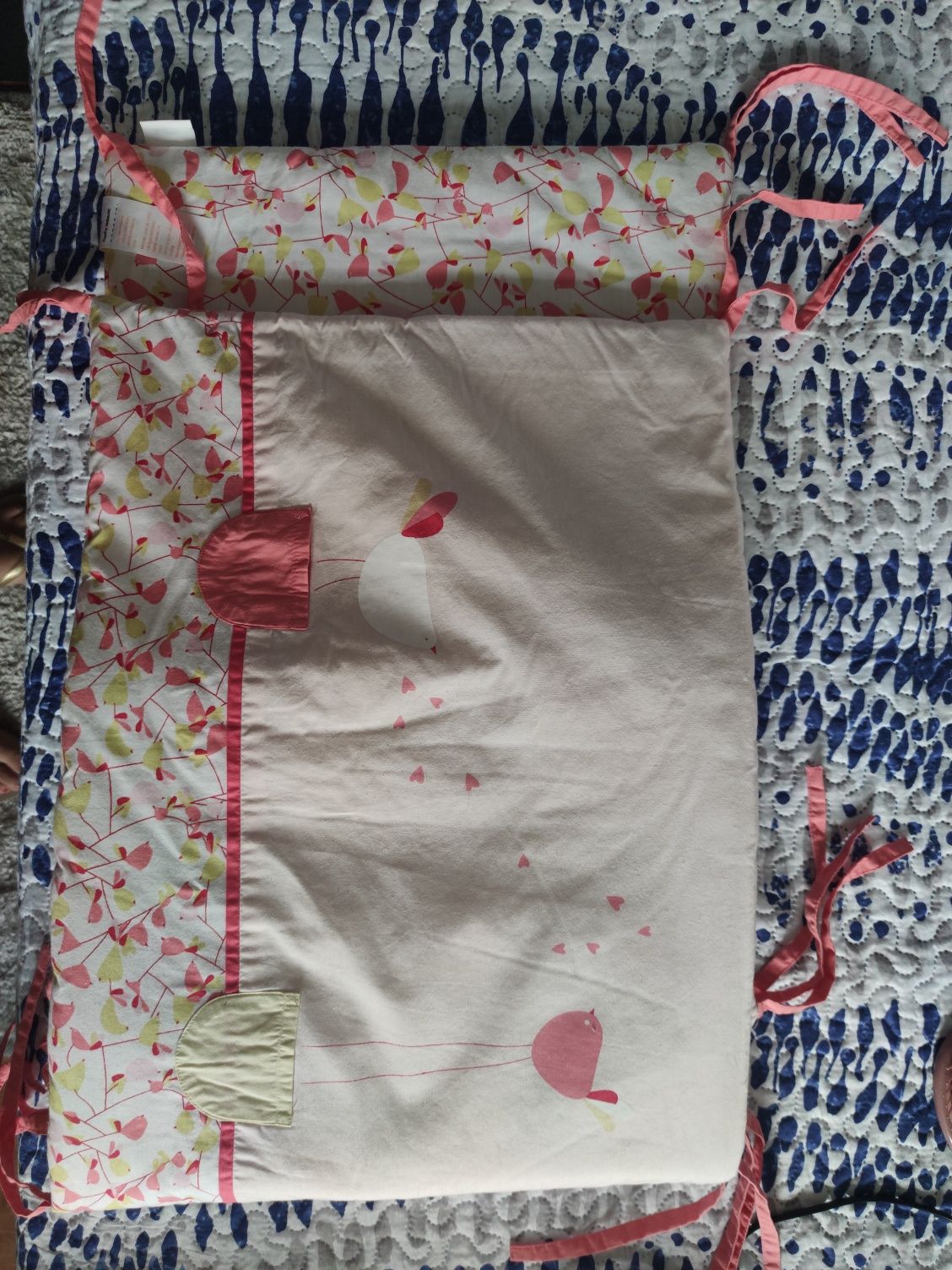 Contorno de cama bebé