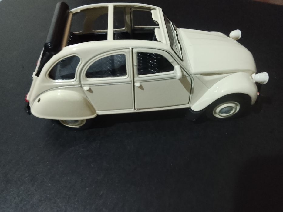 Citroen 2 CV abre as portas miniatura