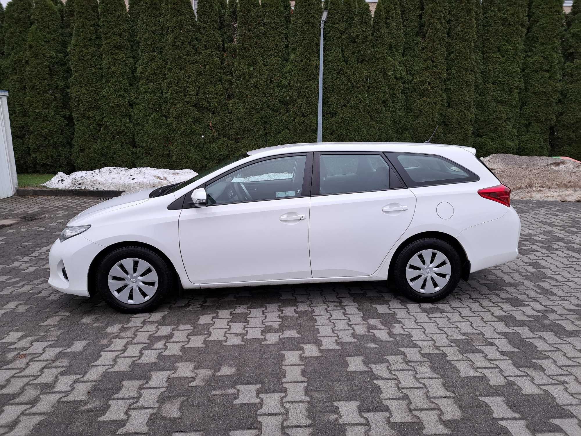 Toyota Auris Kombi Active 4D4 1.4D 2014 rok