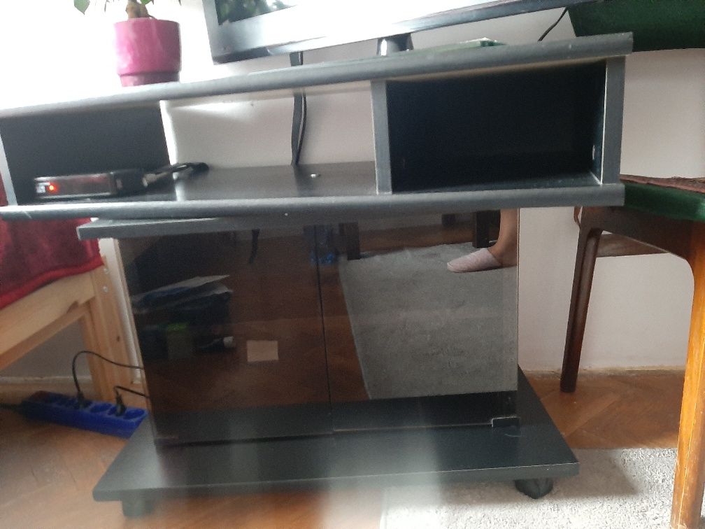 Stolik pod telewizor