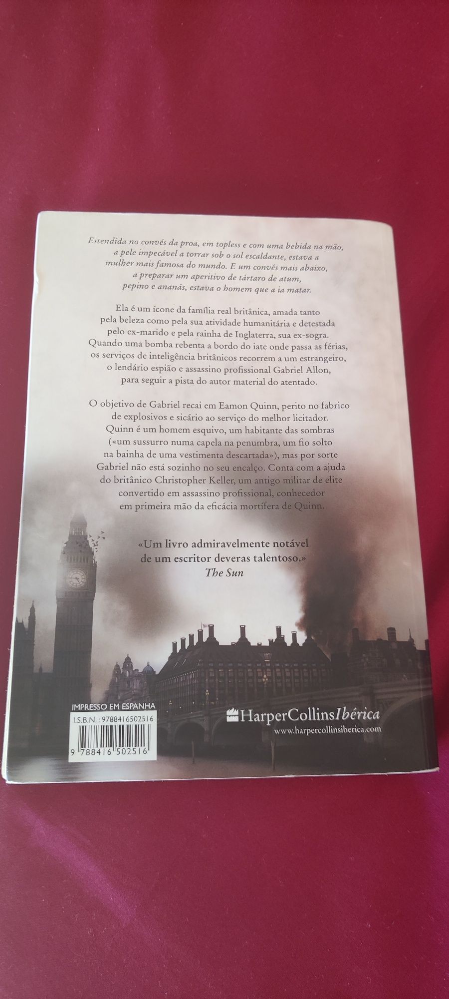 Livro "O espião inglês" do escritor Daniel Silva