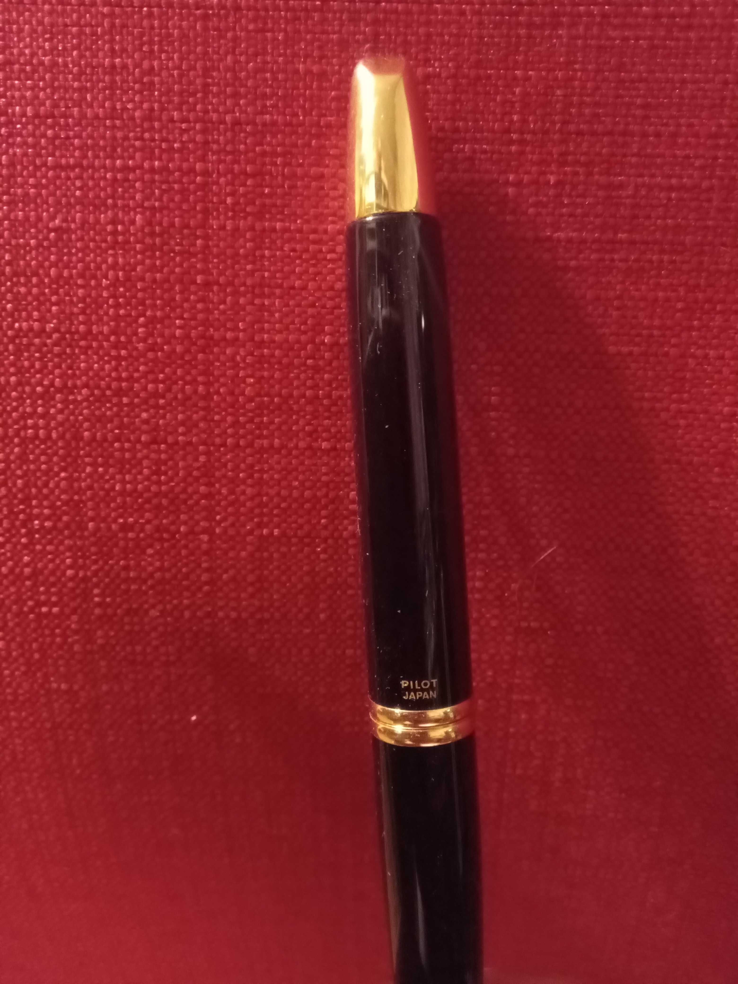 Автоматична пір'яна ручка Pilot Capless Gold Trims (F)