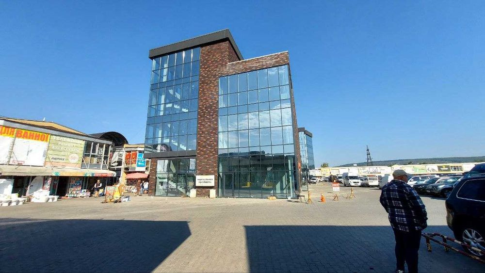 Торговельні приміщення від 30 м2 до 4000 м2 на Добробуті