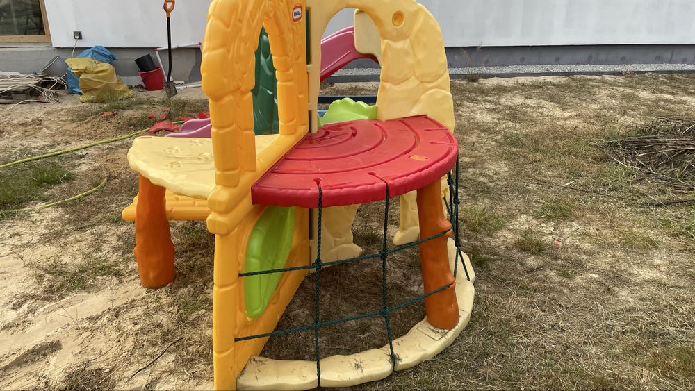 Plac zabaw zjezdzalnia