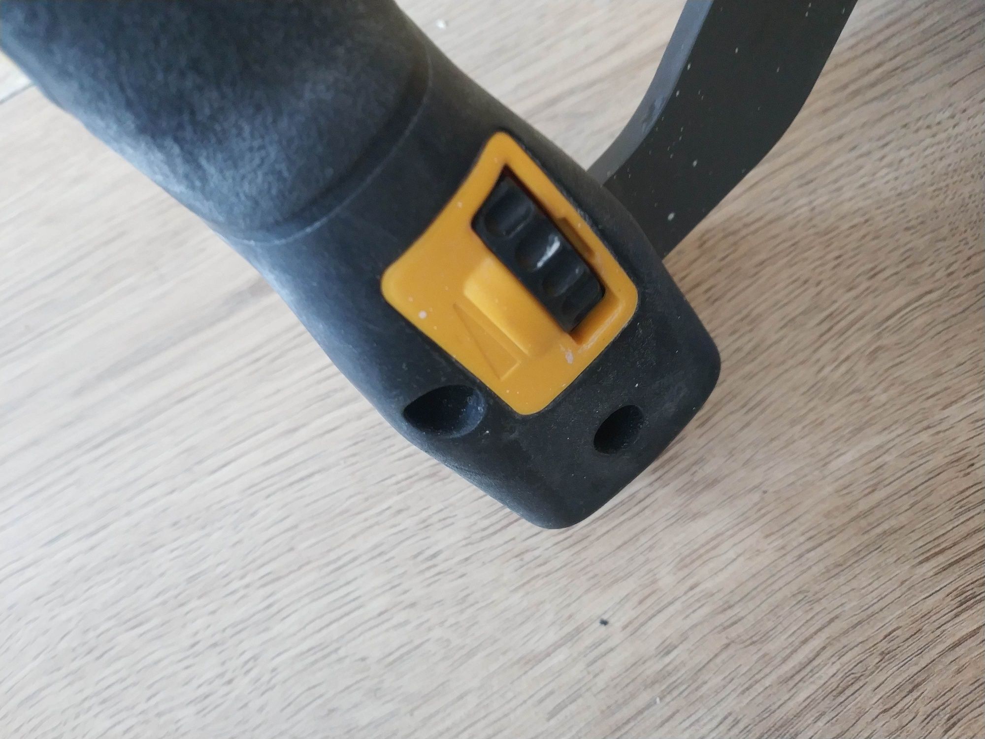 Akumulatorowe mieszadło DeWalt DCD240 wraz z świdrem