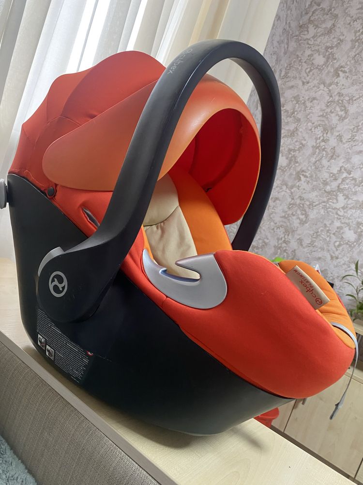 Автокрісло Cybex aton Q