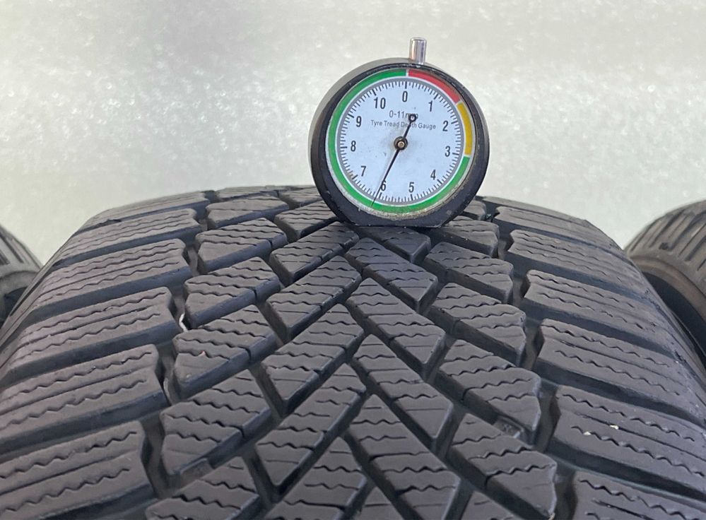 Автошини колеса резина 205/55 R16 Bridgestone Blizzak 2021 рік зимові