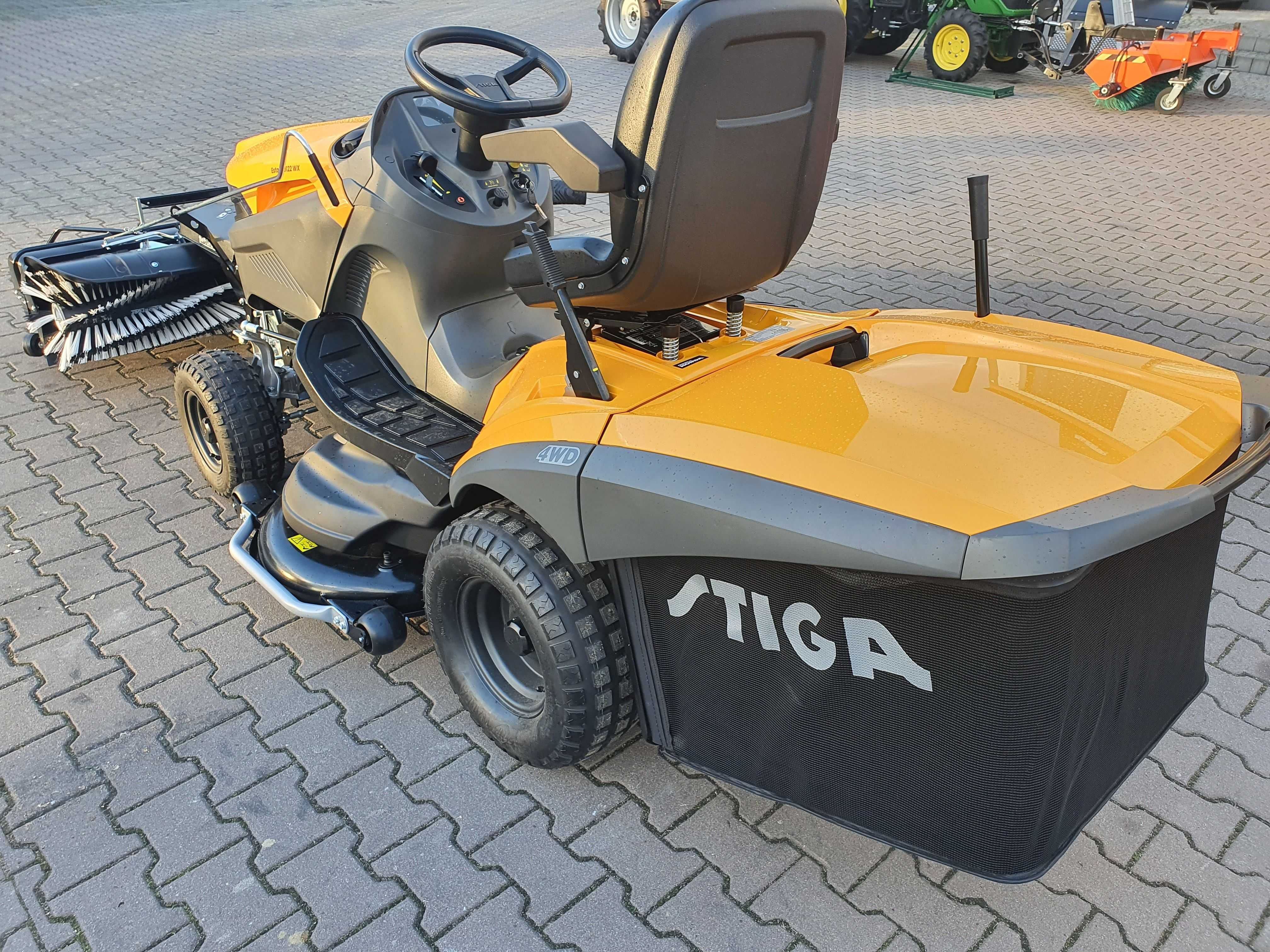 Traktor ogrodowy Stiga 9122WX 4x4 z zamiatarką pojemnikiem i PTO PRO