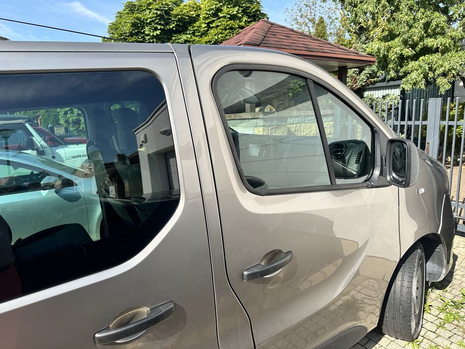 Opel vivaro 9 osób