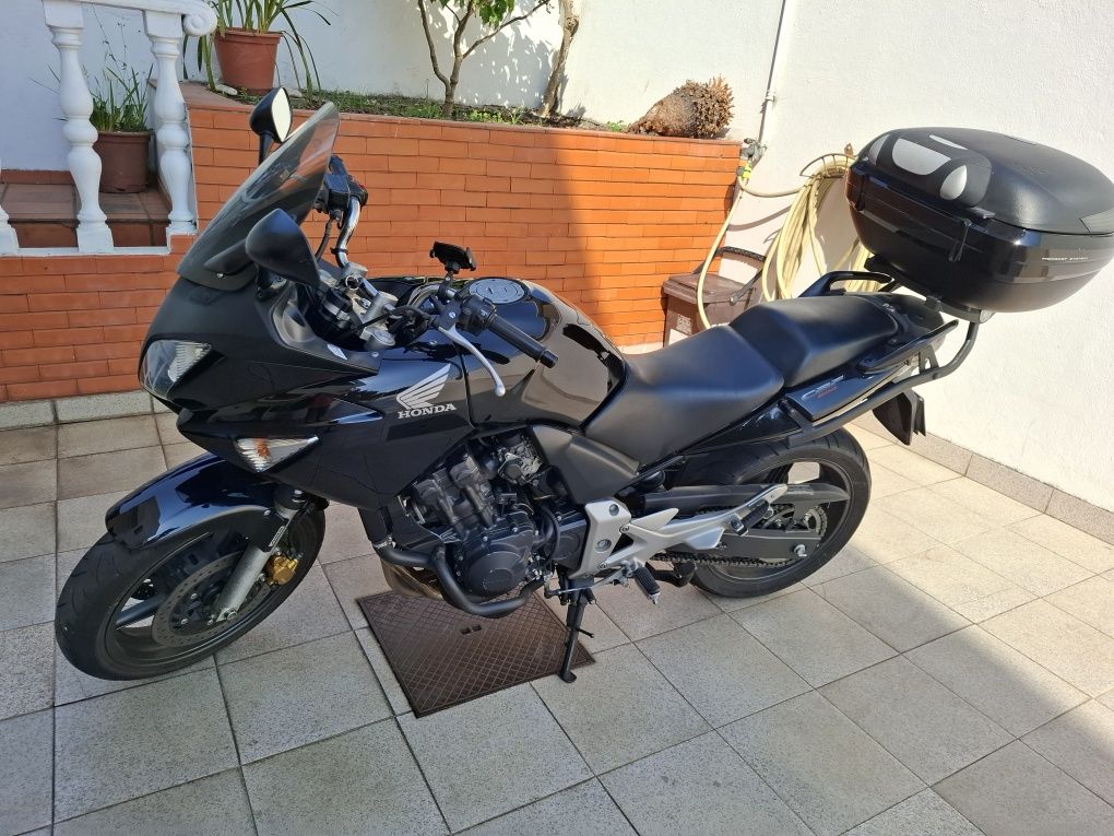 Honda 600CBF preta