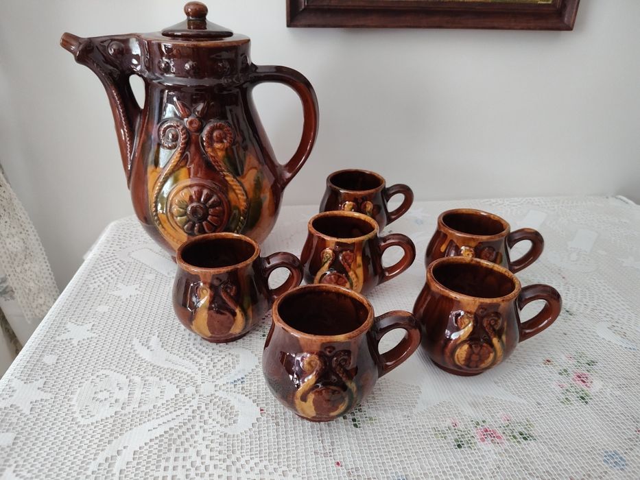 Zestaw kamionkowy wazon i 6 kubków.