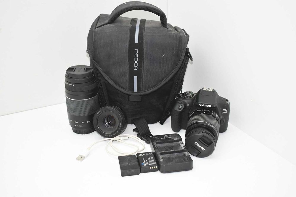 Aparat Canon EOS D2000 + 2 obiektywy + torba