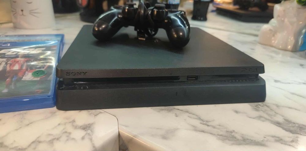Konsola PS4 gry + pad
