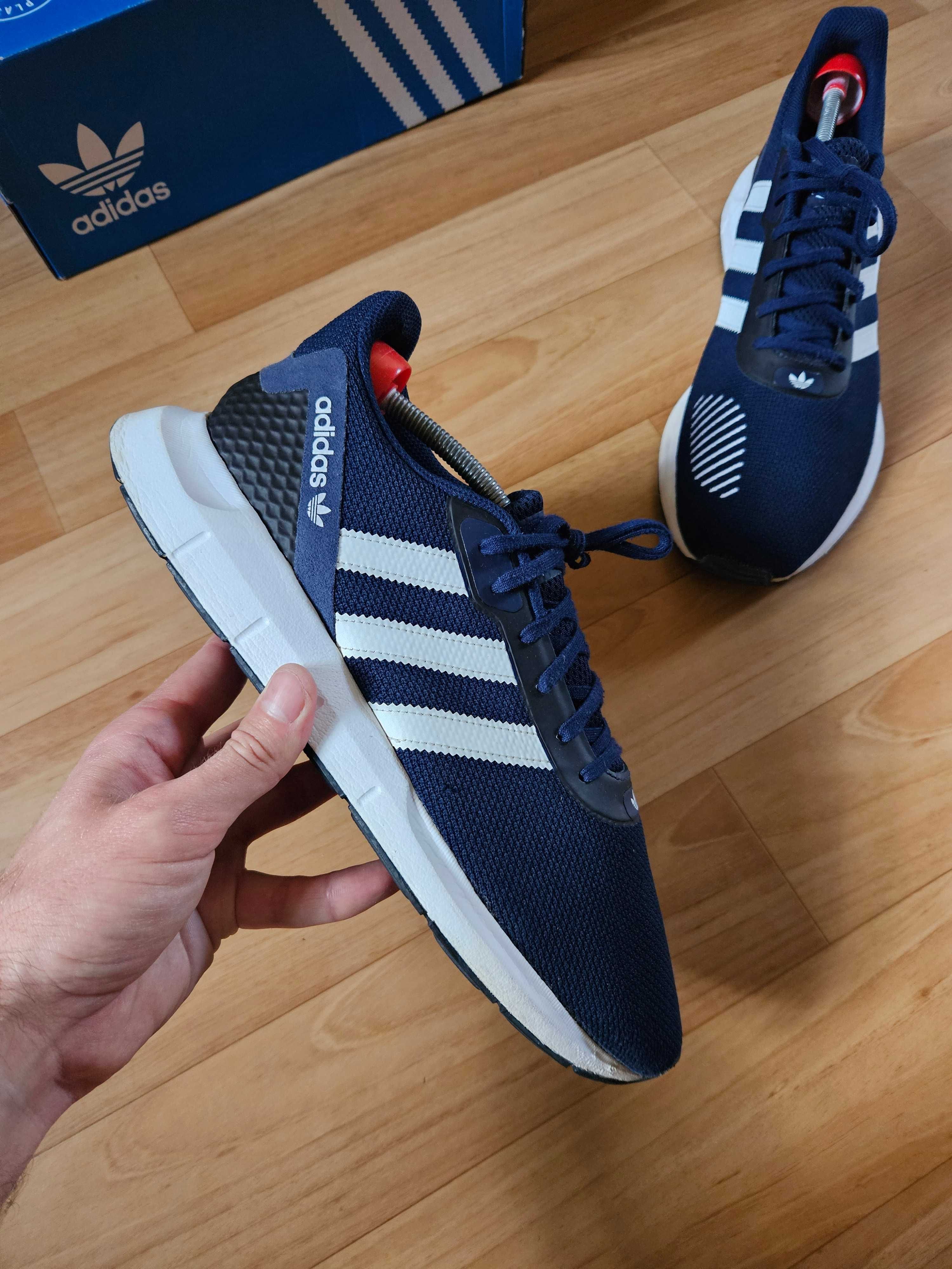 Adidas Originals SWIFT RUN / 30.5CM Кросівки Чоловічі Кроссовки