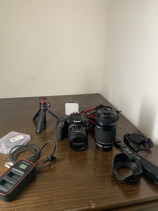 Canon EOS 250D + Kit de Objetivas + Vários Extras